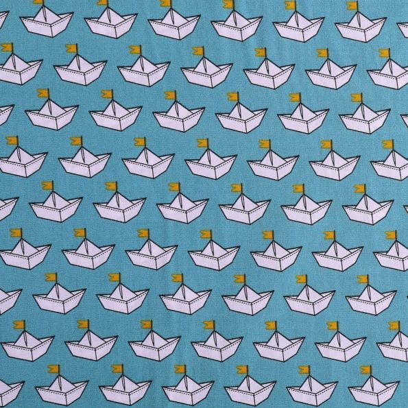 Tissu Coton Imprimé Bateaux en papier Blancs et moutarde sur fond Bleu canard - Par 10 cm