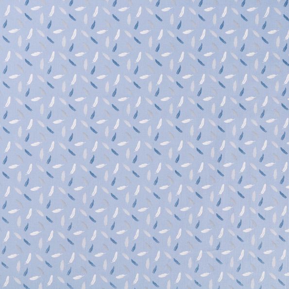 Tissu Coton imprimé Plumes Blanches, grises et bleues sur fond Bleu pastel - Par 10 cm