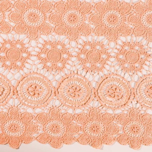 Tissu Dentelle Fleurs et rosaces Saumon sur fond Saumon - Par 10 cm