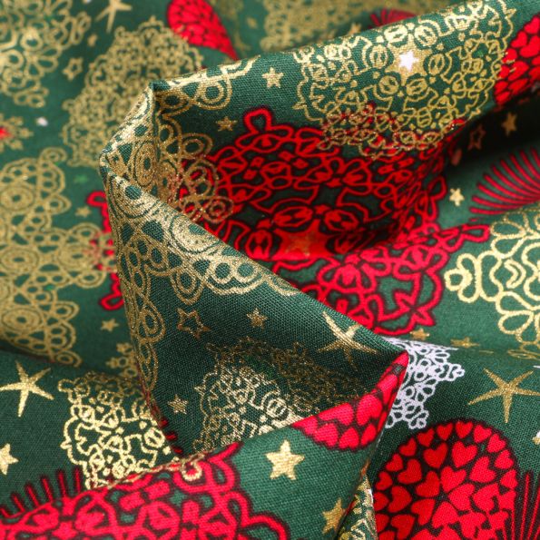 Tissu Coton imprimé Décorations de noël sur fond Vert sapin - Par 10 cm