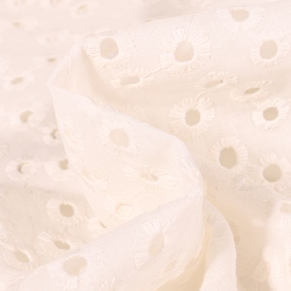 Tissu Coton brodé ajouré Ronds sur fond Ecru - Par 10 cm