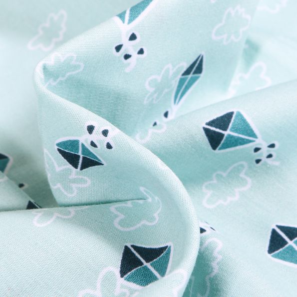 Tissu Coton imprimé Cerf volant et nuage sur fond Vert menthe - Par 10 cm