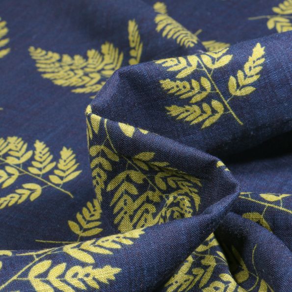 Tissu Voile de coton et viscose Fougère anis sur fond Bleu nuit - Par 10 cm