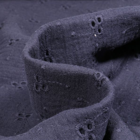 Tissu Double gaze ajouré brodé Lou sur fond Bleu marine - Par 10 cm