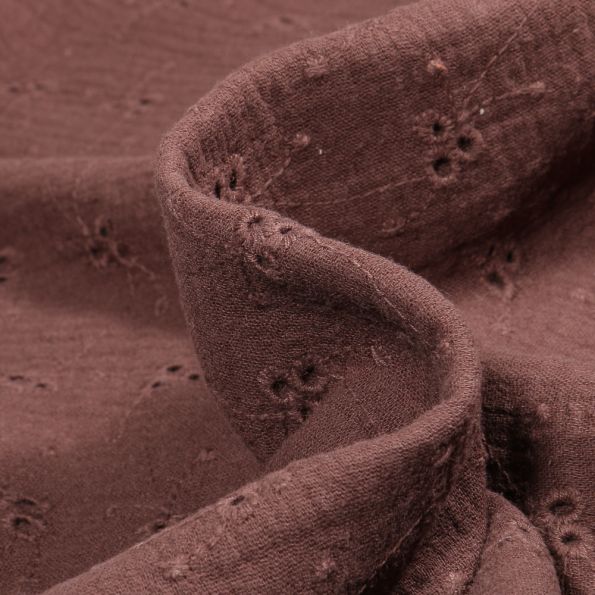 Tissu Double gaze ajouré brodé Lou sur fond Marron chocolat - Par 10 cm