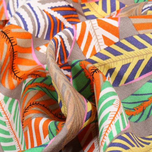 Tissu Viscose Cayla sur fond Taupe - Par 10 cm