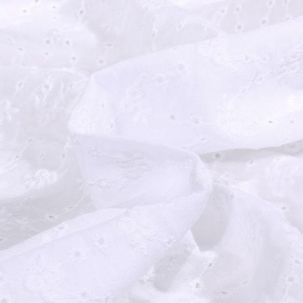 Tissu Broderie anglaise Heidi sur fond Blanc - Par 10 cm