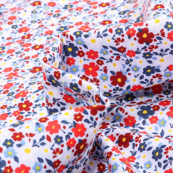 Tissu Coton imprimé Sweet Flower Charlyze sur fond Bleu ciel - Par 10 cm