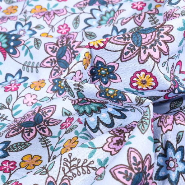 Tissu Coton imprimé Amaël sur fond Bleu ciel - Par 10 cm