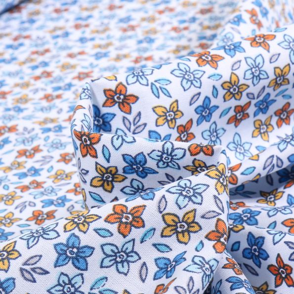 Tissu Coton imprimé Cali bleu sur fond Blanc - Par 10 cm