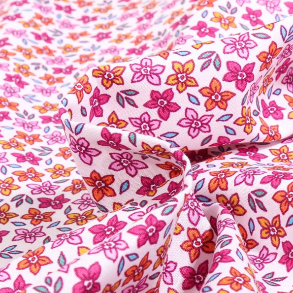 Tissu Coton imprimé Cali rose sur fond Blanc - Par 10 cm