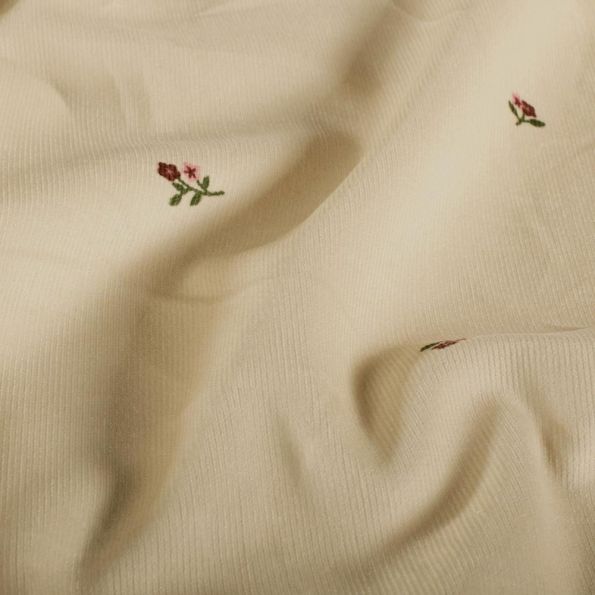 Tissu Velours milleraies Soline fleurs Bordeaux sur fond Beige sable - Par 10 cm