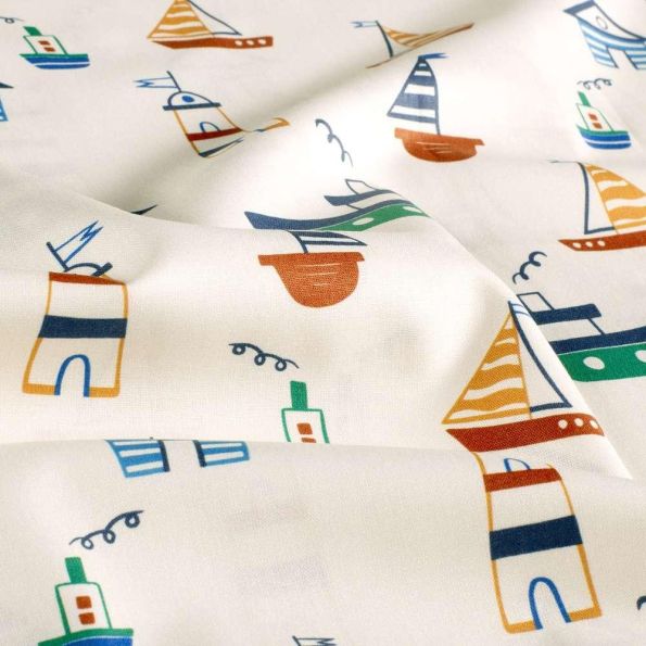 Tissu Popeline de Coton imprimé Bateaux sur fond Ecru - Par 10 cm