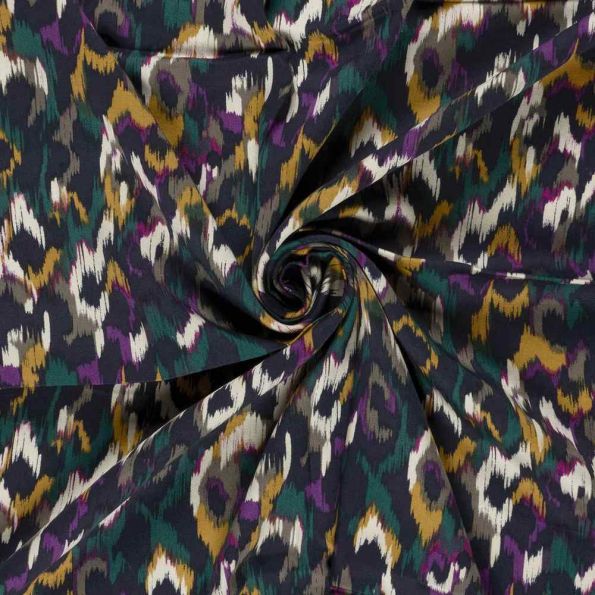 Tissu Viscose Satiné Léopard abstrait Pourpre et Jaune moutarde sur fond Bleu nuit - Par 10 cm