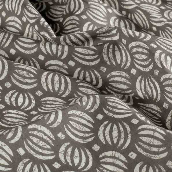 Tissu  Voile de Coton Batik Saria sur fond Gris - Par 10 cm