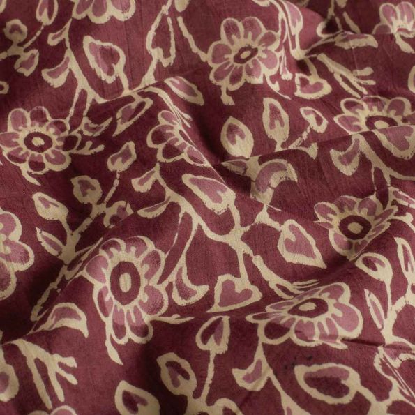 Tissu  Voile de Coton Batik Fleurs Kencana sur fond Bordeaux - Par 10 cm
