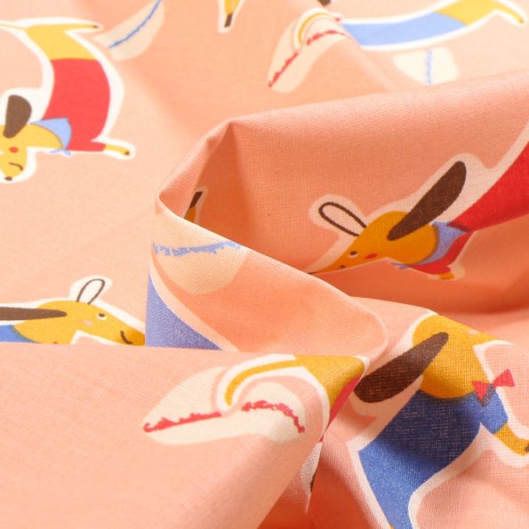 Tissu Coton enduit Hot Dog sur fond Pêche - Par 10 cm