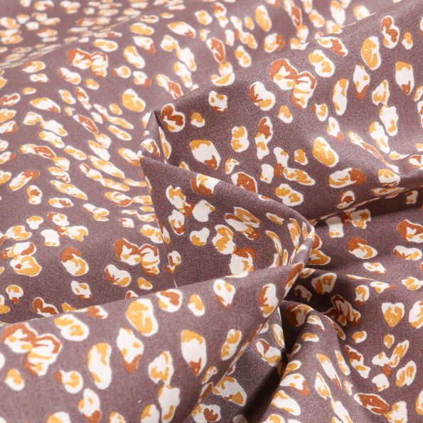 Tissu Coton imprimé Arty Nola sur fond Prune - Par 10 cm