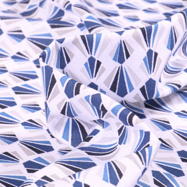 Tissu Coton imprimé Arty Payani bleu sur fond Blanc - Par 10 cm