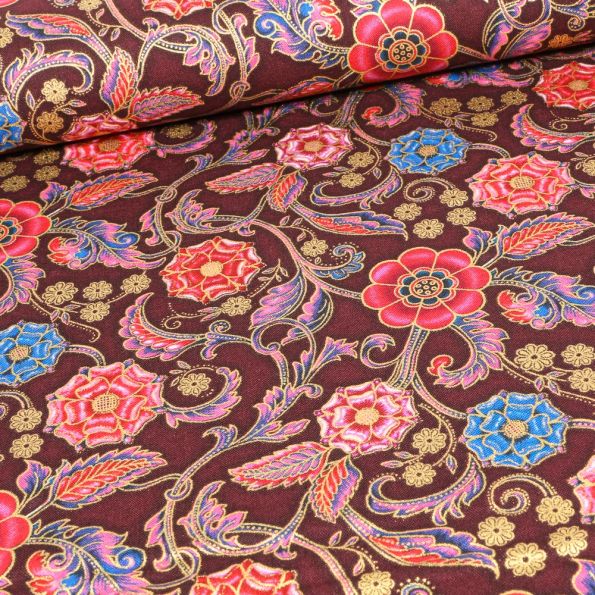 Tissu Robert Kaufman Persis Blossom Arabesque sur fond Bordeaux - Par 10 cm