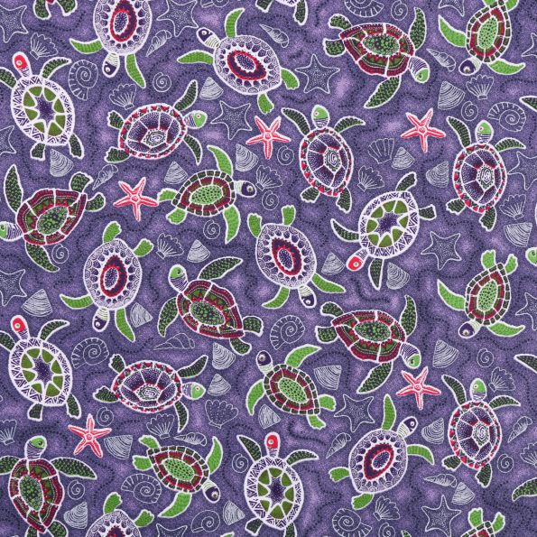 Tissu Coton Imprimé Lisa Studio Coquillages et tortues aborigènes Vertes et fushia sur fond Violet - Par 10 cm