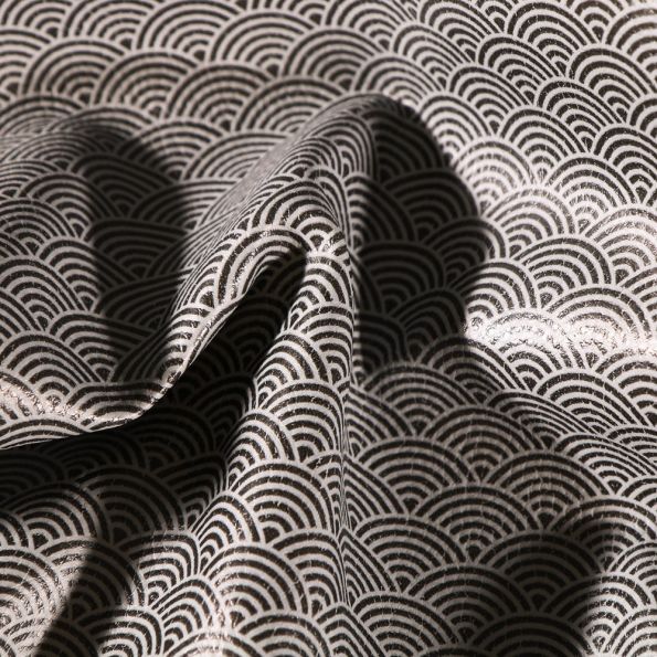 Simili cuir d'ameublement Eventails noirs sur fond Gris clair - Par 50 cm