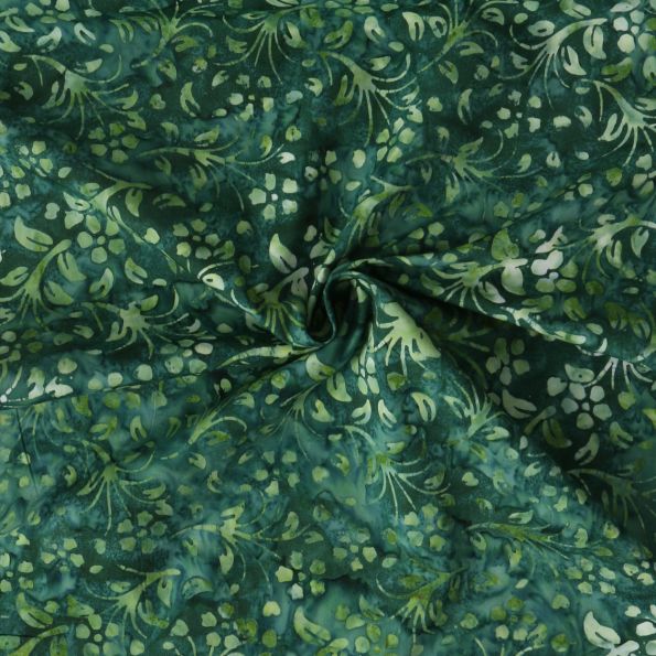 Tissu Coton imprimé Batik Saphys sur fond Vert épicéa - Par 10 cm