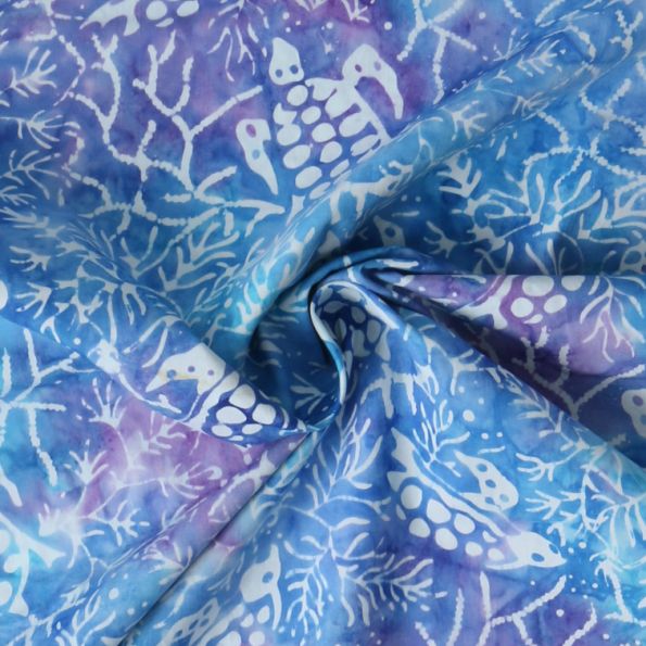 Tissu Coton imprimé Batik Tortika sur fond Bleu lavande - Par 10 cm