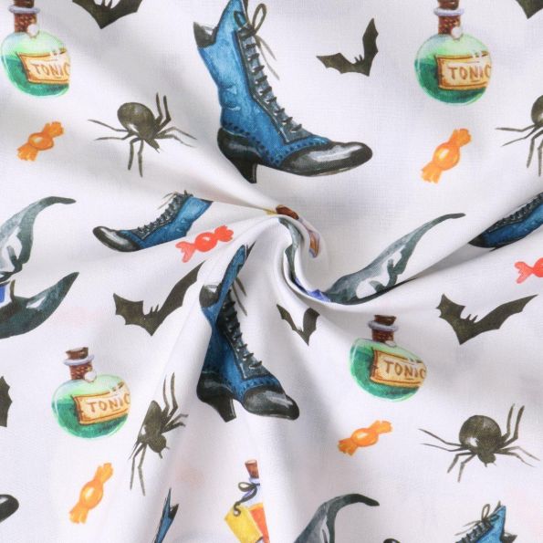 Tissu Coton imprimé  Mystiboots bottes de sorcières Bleu sur fond Blanc - Par 10 cm