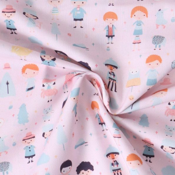 Tissu Coton imprimé  Poupinella sur fond Rose poudré - Par 10 cm