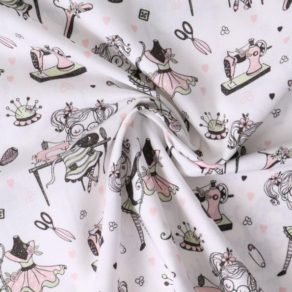 Tissu Coton imprimé  Miss Bobinette sur fond Blanc - Par 10 cm