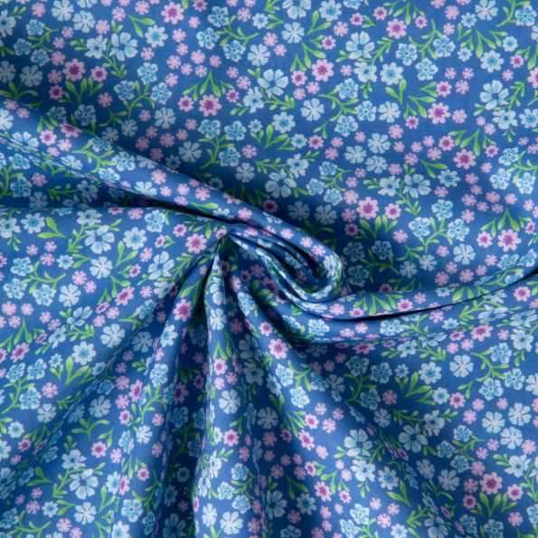 Tissu Voile de Coton digital imprimé Bleu fleuri sur fond Bleu denim - Par 10 cm