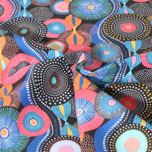 Tissu Coton imprimé Boubou bleu sur fond Noir - Par 10 cm