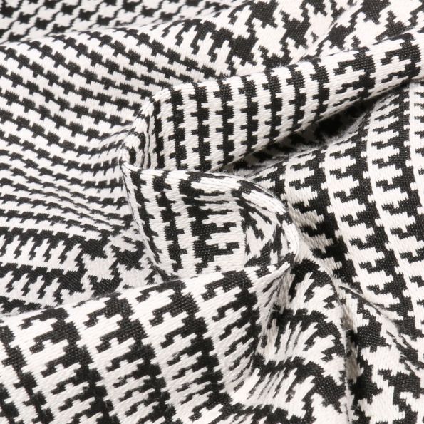 Tissu Jacquard Carreaux sur fond Noir - Par 10 cm