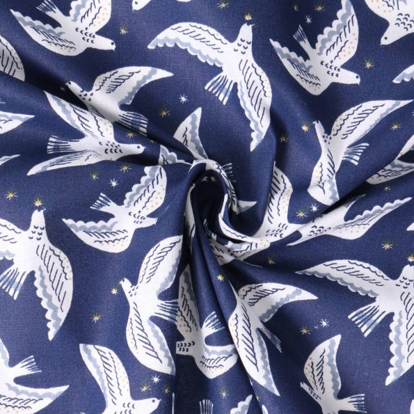 Tissu Popeline de Coton  Onirique oiseaux Blancs sur fond Bleu nuit - Par 10 cm