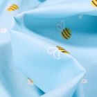 Tissu Coton imprimé Abeille et petites fleurs sur fond Bleu