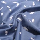 Tissu Coton imprimé Petites plumes sur fond Bleu denim - Par 10 cm