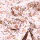 Tissu Popeline de coton Sweet Flower Apolline nude sur fond Blanc