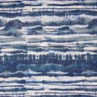 Tissu Viscose Imprimé toucher crêpe Rayures délavés bleues sur fond Blanc - Par 10 cm
