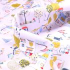 Tissu Coton imprimé QT Fabrics Little Village jaune sur fond Blanc
