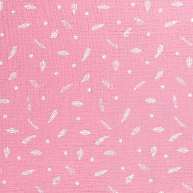 Tissu Triple gaze de coton Plumes et feuilles blanches sur fond Vieux rose - Par 10 cm