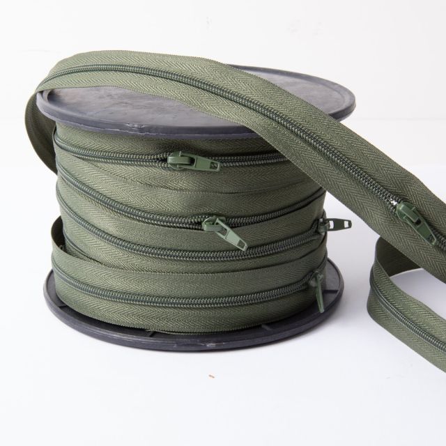 Fermeture spirale N°5 avec curseurs Vert kaki - Au mètre