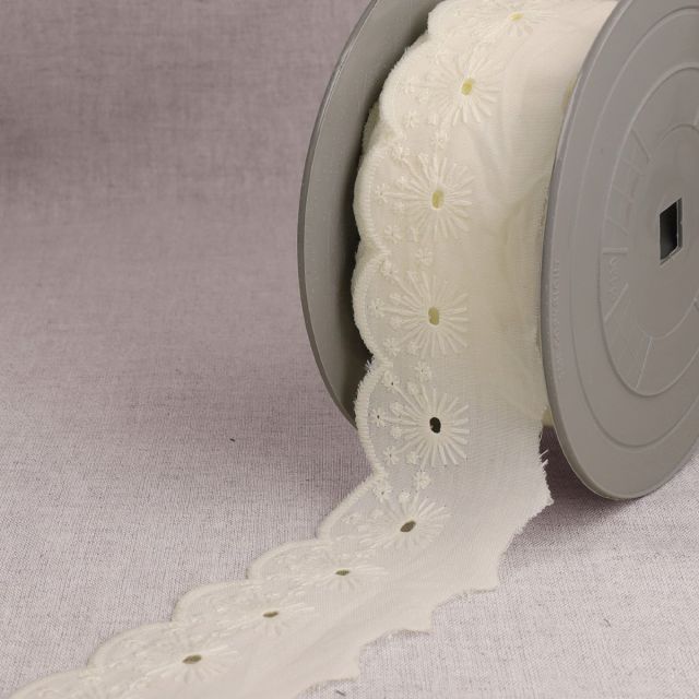 Broderie anglaise soleil Ecru x1m