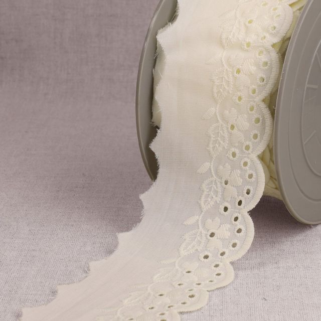 Ruban Broderie anglaise Fleuris Ecru x1m