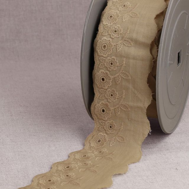 Ruban Broderie anglaise 50 mm bouquet fleurs  Beige x1m