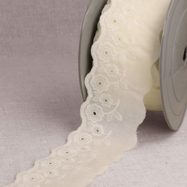 Ruban Broderie anglaise 50 mm bouquet fleurs  Ecru x1m
