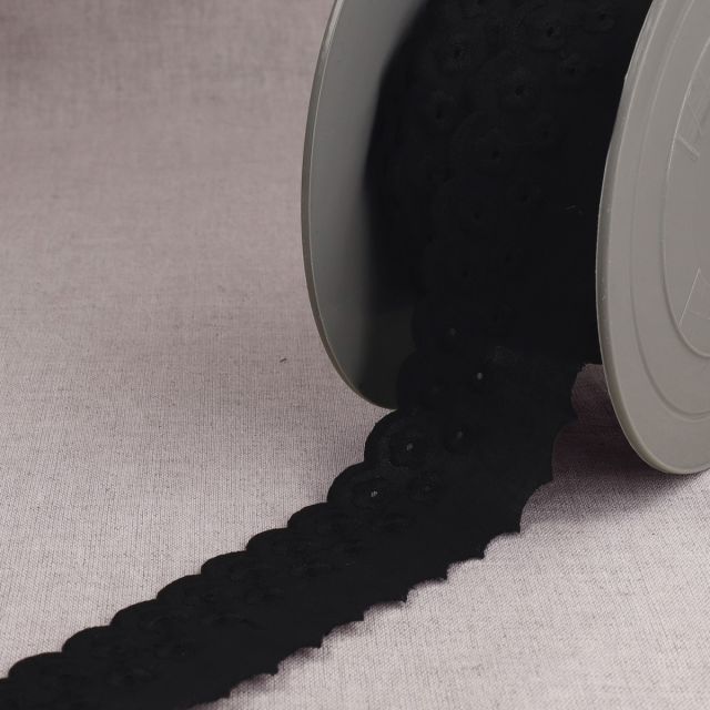 Galon Broderie anglaise fleurs 40 mm Noir x1m