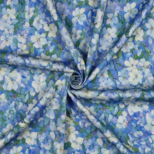 Tissu Viscose stretch Digital Rosella fleurs Blanches sur fond Bleu lavande