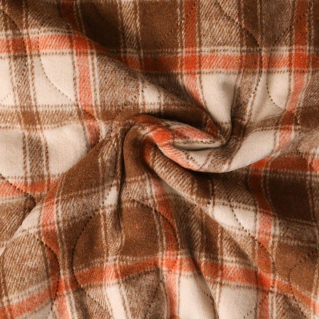 Tissu Matelassé Ciarra tout doux  envers doudoune carreaux Oranges et Bruns sur fond Beige