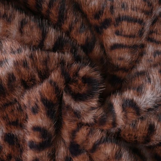 Tissu Fausse fourrure Léna motif panthère Noir sur fond Marron chocolat